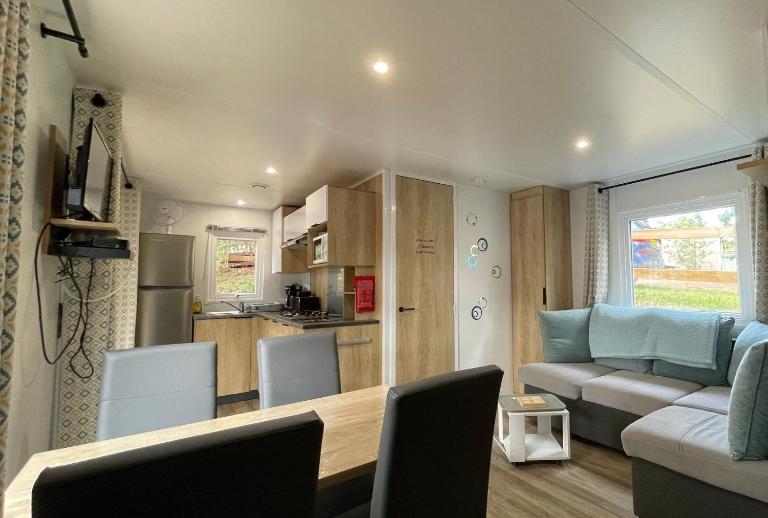 Pleasant mobile home BA690 - 2 bedrooms Siblu Bonne Anse La Palmyre - B&B Les Mathes