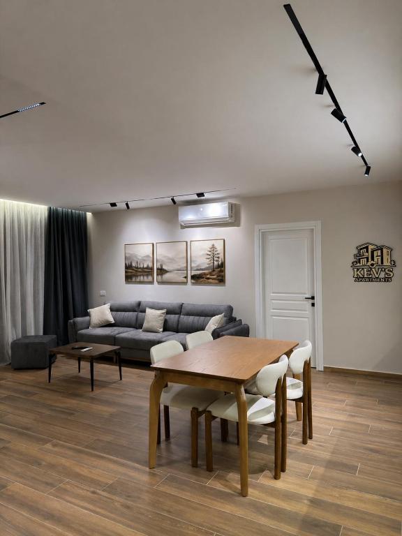 Kev's Apartments one - B&B Tirana