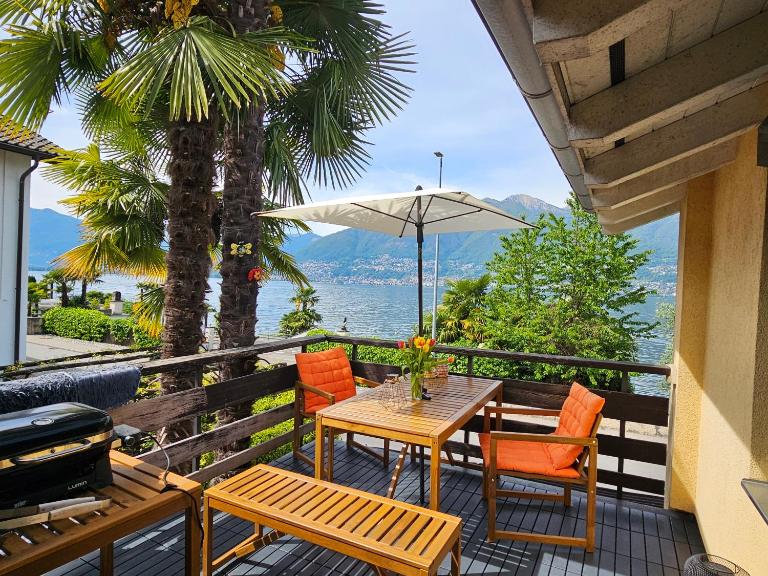 Casa Lupo on Lago Maggiore - Beautiful lake view - B&B Vira