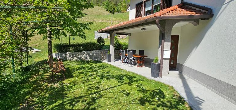 Apartma Šmarnica - Chambres d'hôtes Slap ob Idrijci