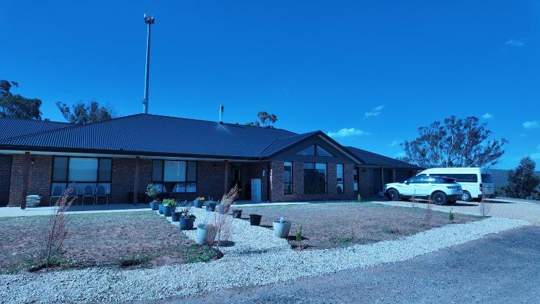 Janaki Farmhouse - 5 Bedroom House Villa at Top of Cooma - B&B Cooma