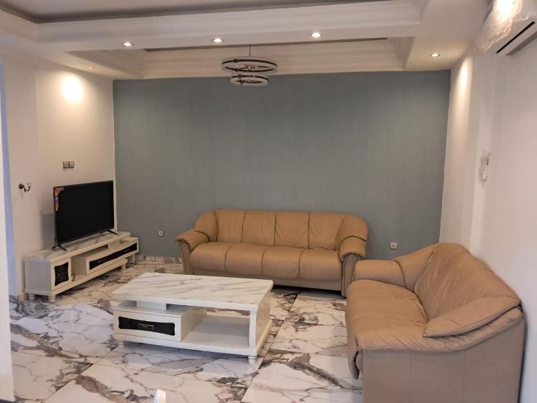Meublé terre rouge Nsimeyong 1appartement ultra moderne 2 chambres cours et parking - B&B Yaoundé