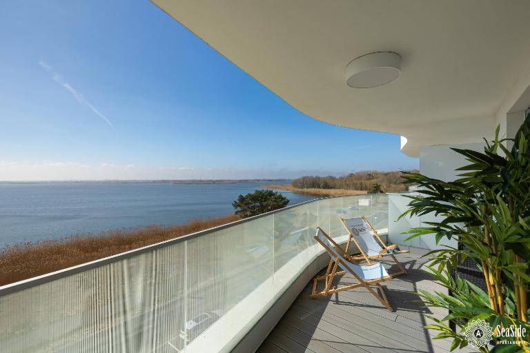 Rogowo PEARL Seaside Apartamenty - prywatne zejście na plażę, basen zewnętrzny, fitness, bawialnia dla dzieci, konsole PlayStation 5, prywatny parking w hali garażowej - B&B Rogowo