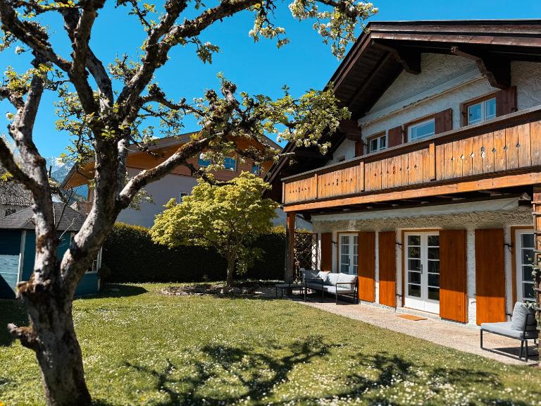 Haisl - Bergblick Ferienhaus in Partenkirchen mit eigenem Garten - NEU! Mai '26 - B&B Garmisch-Partenkirchen
