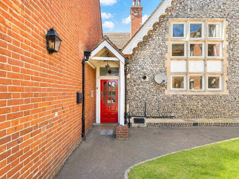 Spacious 1 Bed Apartment Retreat - Private Parking - Chambres d'hôtes Canterbury