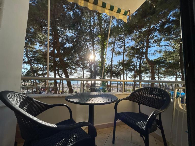 Beachfront 2BR Apartment Golem Sea View - by Enjoy Travel - Bed and Breakfast Golem