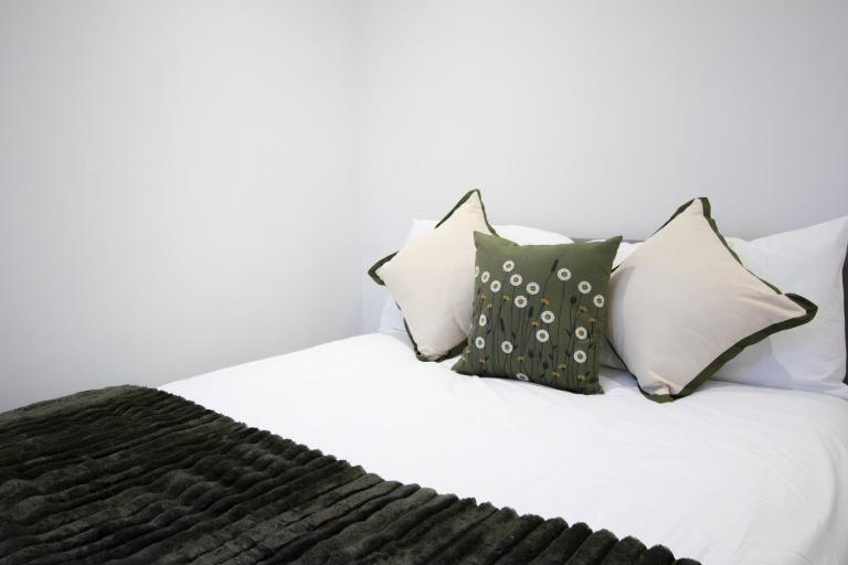 Luxury 4-Bed Terrace - 5 mins from Reading Station - B&B Reading