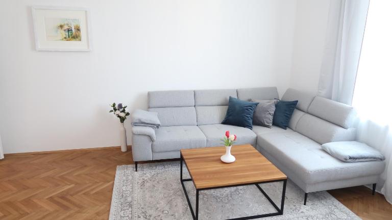 Imperial Apartment Vienna - Bed and Breakfast Wenen