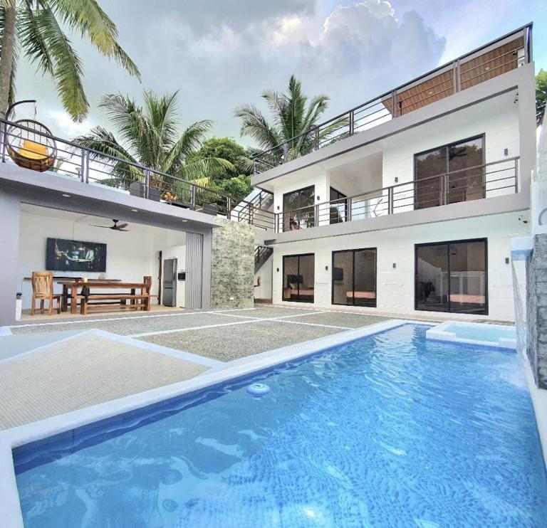 Villa Ambonita Tagaytay Resort - Bed and Breakfast Alfonso