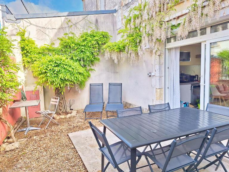 Le Flamant Rose proche de la ville avec terrasse - B&B La Rochelle