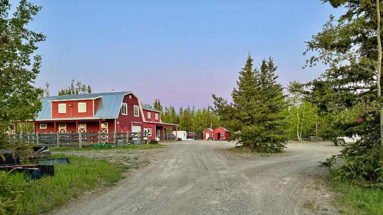 The Big Red Barn - B&B Whitehorse