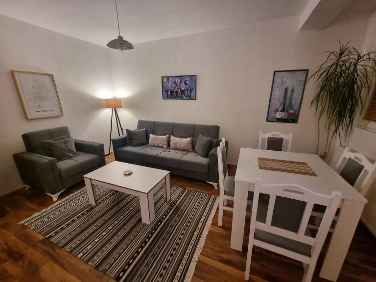 Cozy 1-Bedroom Apartment in Central Prishtina,100m from George Bush Boulevard - Chambres d'hôtes Pristina