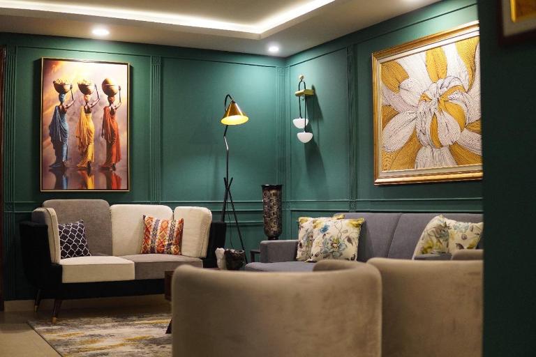 Gold Crest Mall Luxury Apartments with Balcony by Monark Suites in DHA Phase 4 Lahore - B&B Lahore