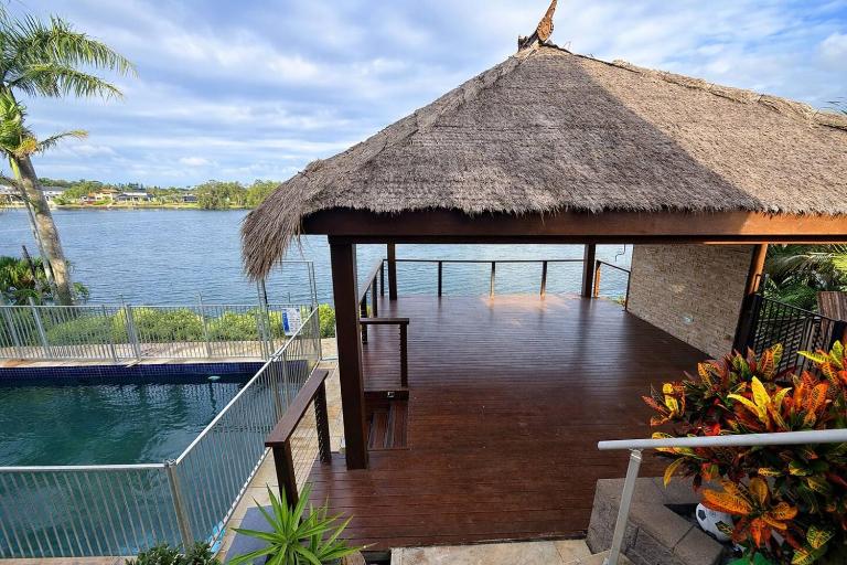 5BR Waterfront Haven - Deck Garden & Sunlit Bedrooms - Holiday Home - Ferienwohnung Gold Coast