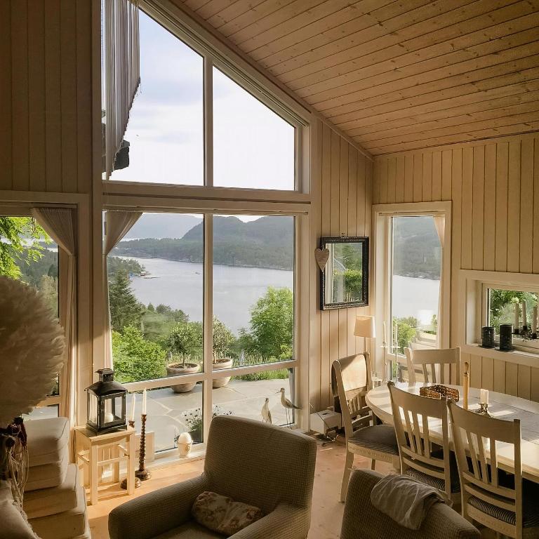 Cozy Cabin With Økstrafjord View - Chambres d'hôtes Jelsa