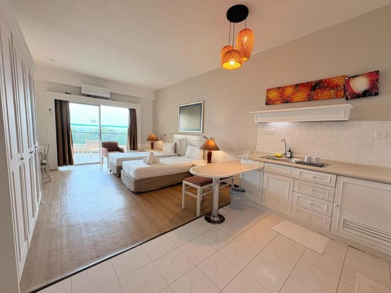 Penang Paradise Beach Resort-F - Bed and Breakfast Tanjung Bungah