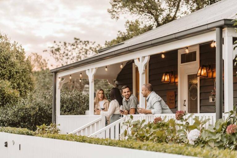 'Blooms At Berry' - Luxury in the Heart of Berry - Bed and Breakfast Berry