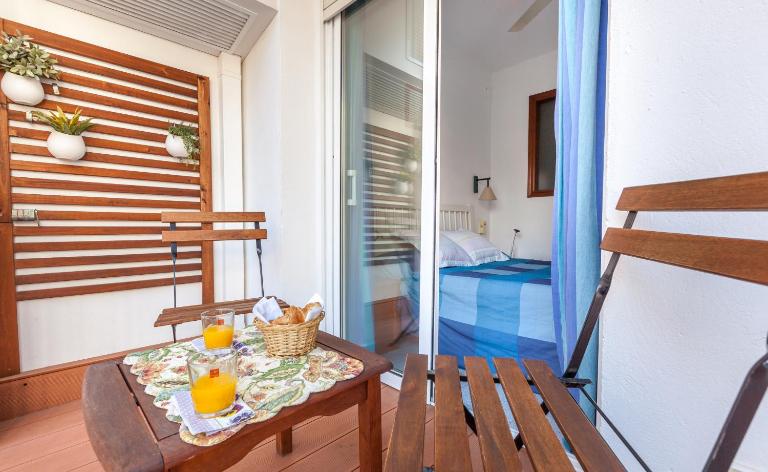 Hola Sitges Apartments - B&B Sitges