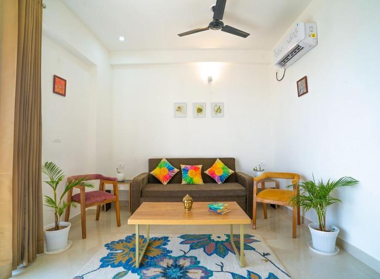 The Brick House! Stylish Furnished 1BHK with Living, Kitchen and Balcony - B&B Dehradun