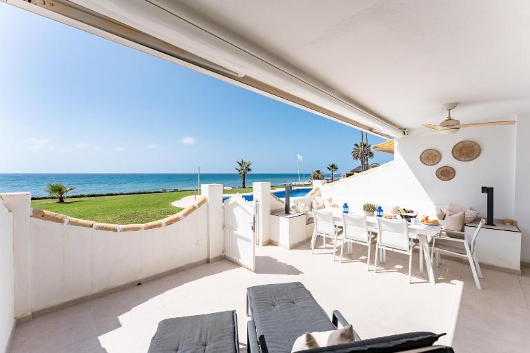 CT 406 - Faros' Royal Beach - Beachfront Apartment - B&B Mijas Costa