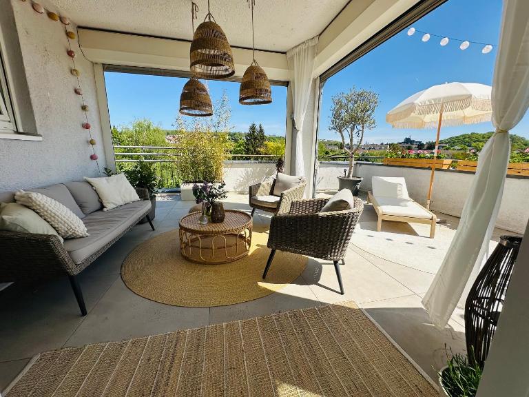 Elegantes Penthouse mit großer Dachterrasse - B&B Saarbrücken