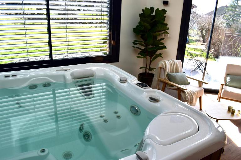 Refuge du Lion - jacuzzi, sauna, hammam privatif - B&B Les Fourgs
