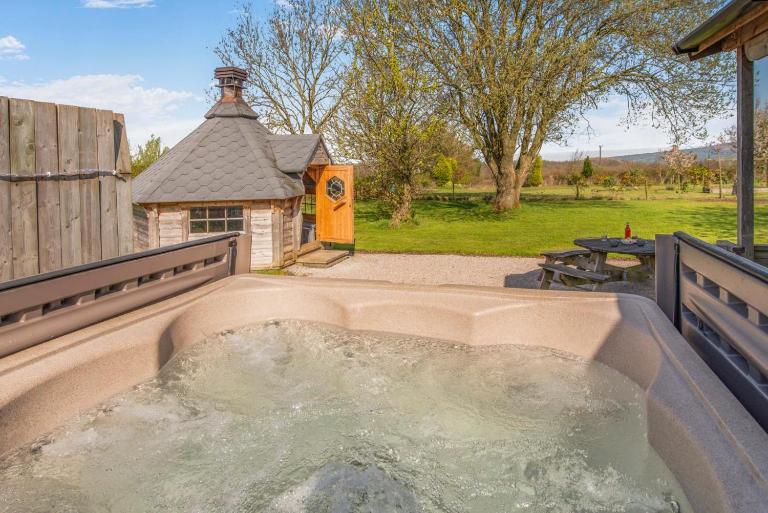 6 Bed in Blackburn oc-c38221 - B&B Balderstone