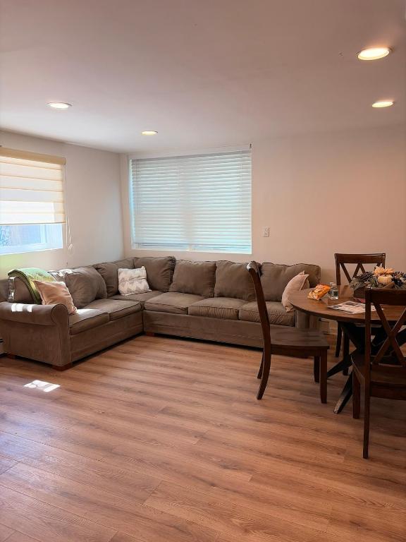 1 Bedroom Apartment in DWTN Stamford w Laundry - Chambres d'hôtes Stamford