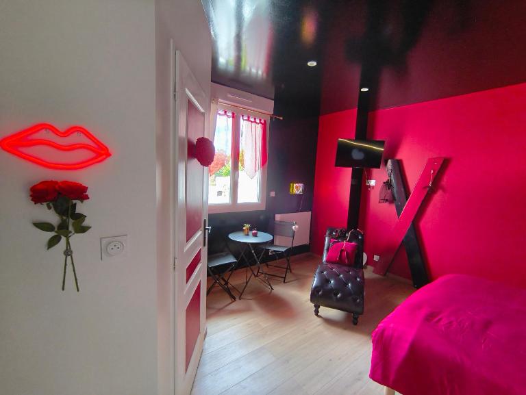 LOVE Room intime & élégante-Expérience Romantique près de Royan, Côte Atlantique - B&B Breuillet