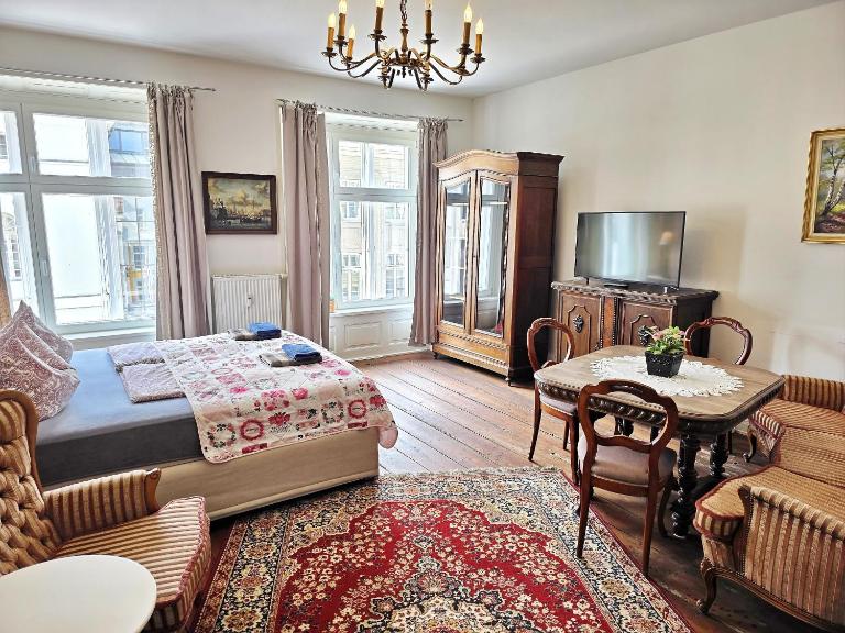 Dornröschen - Café 28 & Pension am Markt - ABC623 - B&B Wismar