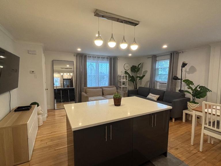 Modern 3 Bedroom with Parking in Boston - Chambres d'hôtes Boston