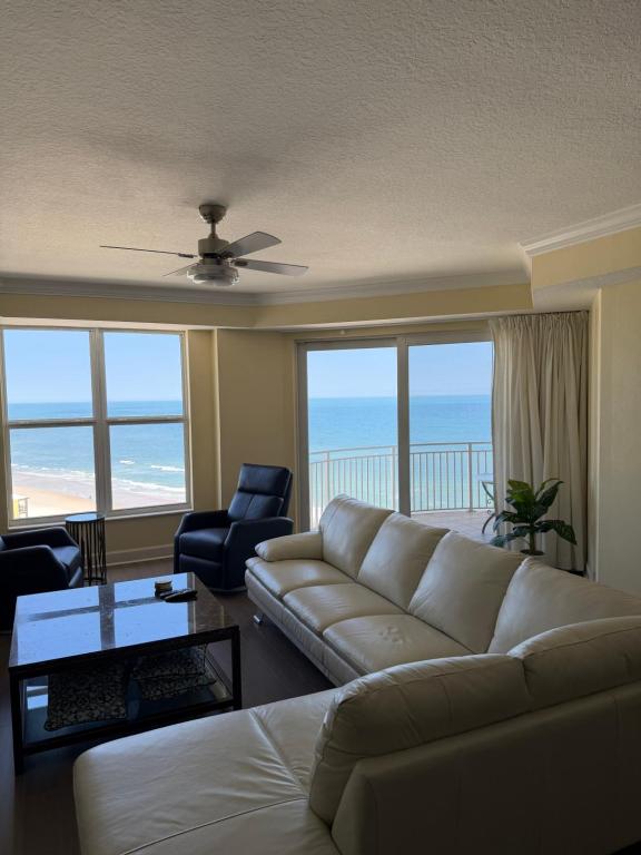 Ocean Front Escape Beach Pool Resort - B&B Daytona Beach Shores