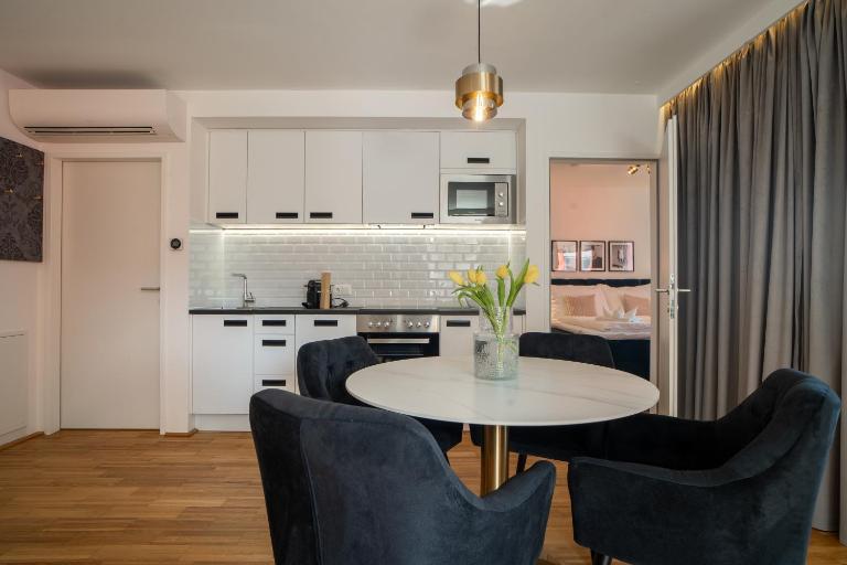 Grand Quarters Sonnwend Residence - Ferienwohnung Wien