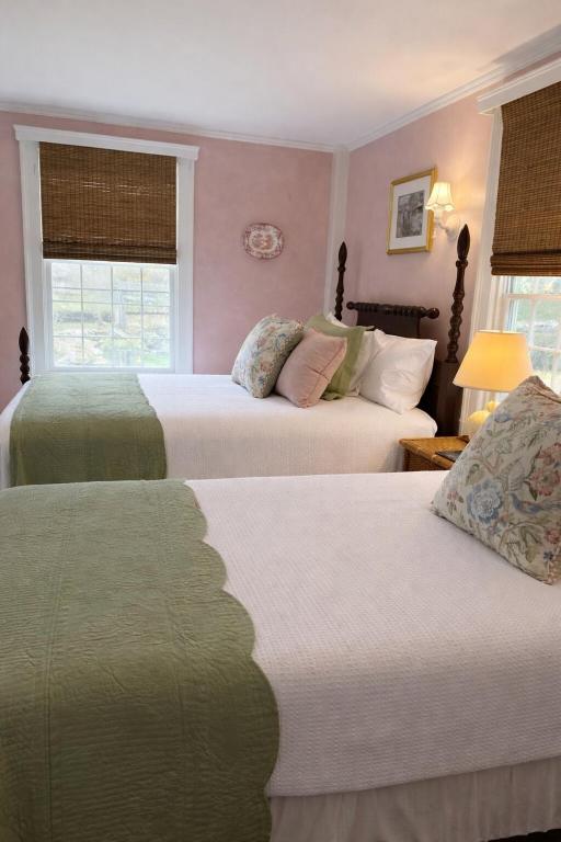 The Swan 1740 Historic Home - Bed and Breakfast Sandwich