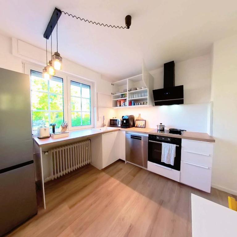 Haus mit großen Garten mit neuer umgebaute Küche - B&B Dreieich