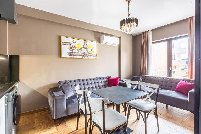 Brownie Luxury 2 Apartment with Balcony Full Kitchen 3 Min to Beach - B&B Himarë