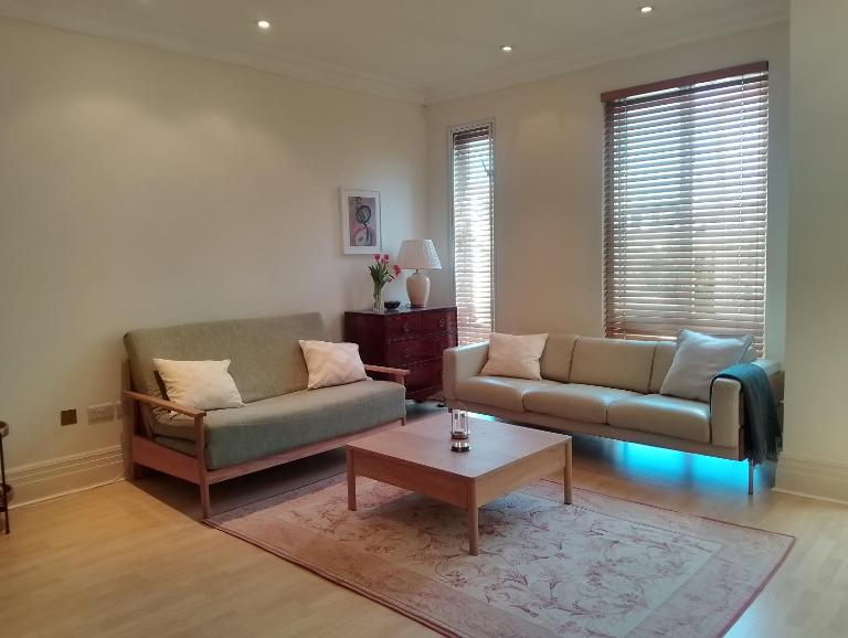 Beautiful apartment in Kew, Richmond London with Free Underground Parking Balcony - B&B London