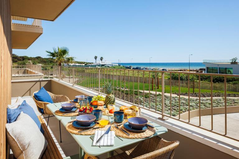 Seaview Bright Apartment - Oceanfront Luxury - B&B Quarteira