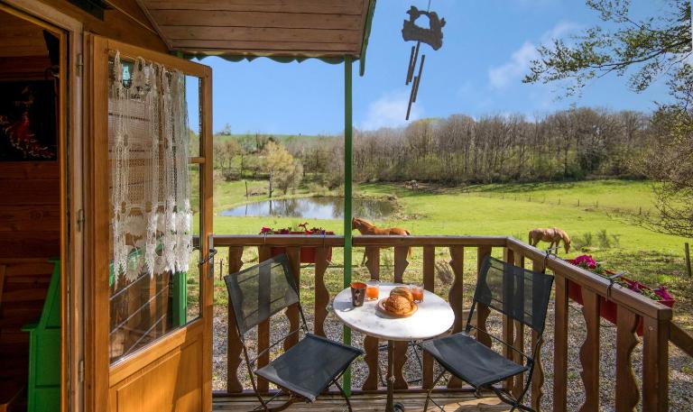 La roulotte du Lévézou - B&B Salles-Curan