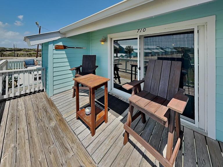 Kontiki Bayfront Condo #710 - B&B Rockport