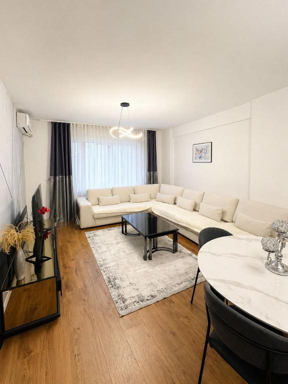 Prishtina Stay Apartment with Private Garage and Self Check-in - B&B Pristina