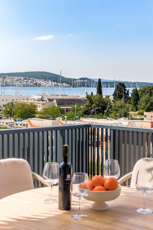 Deluxe suite, 3 bedrooms, 2 bathrooms, parking - B&B Trogir