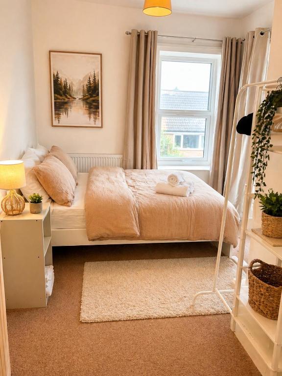 Stylish 2-Bed Cottage Sleeps 6 Free Parking Ideal for Contractors & Families - B&B Almondbury