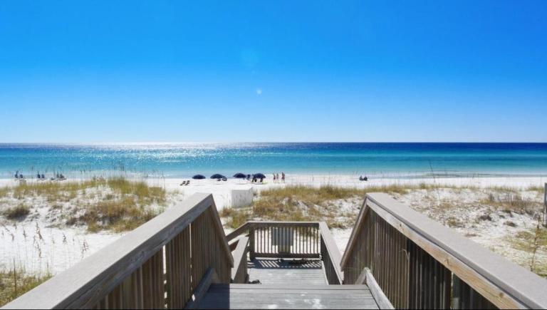 Free Beach Service! - Miramar Mainstay - Bed and Breakfast Destin