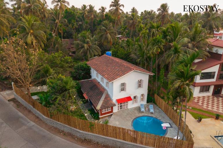 EKOSTAY Gold - Sea Lagoon Villa - Bed and Breakfast Alibag