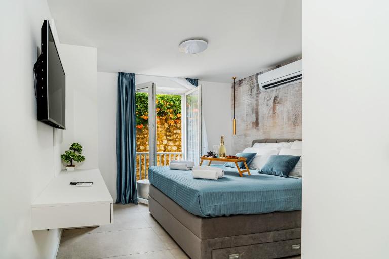 Amaro Luxury Room & Studio Apartman with Balcony - B&B Zara