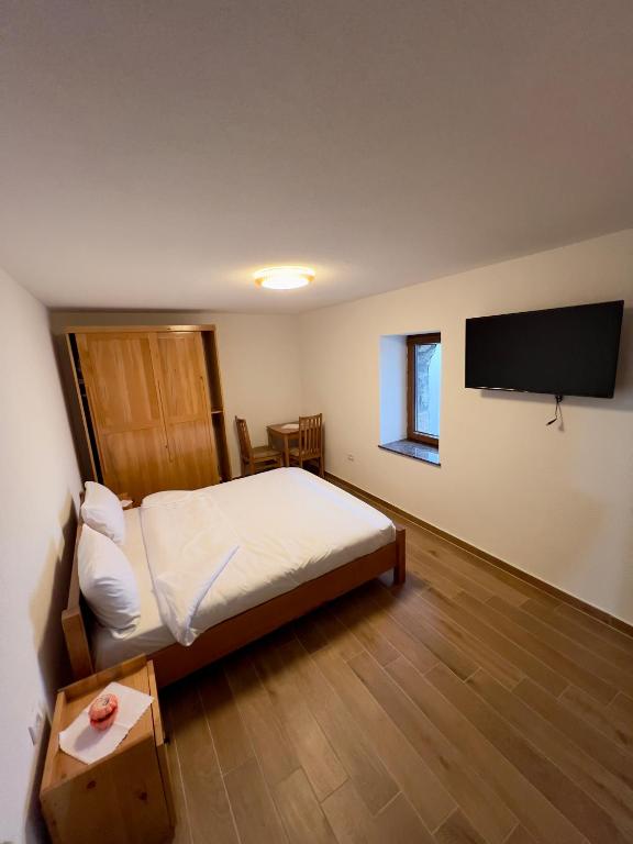 Kalaja Lipe - Bed and Breakfast Pejë