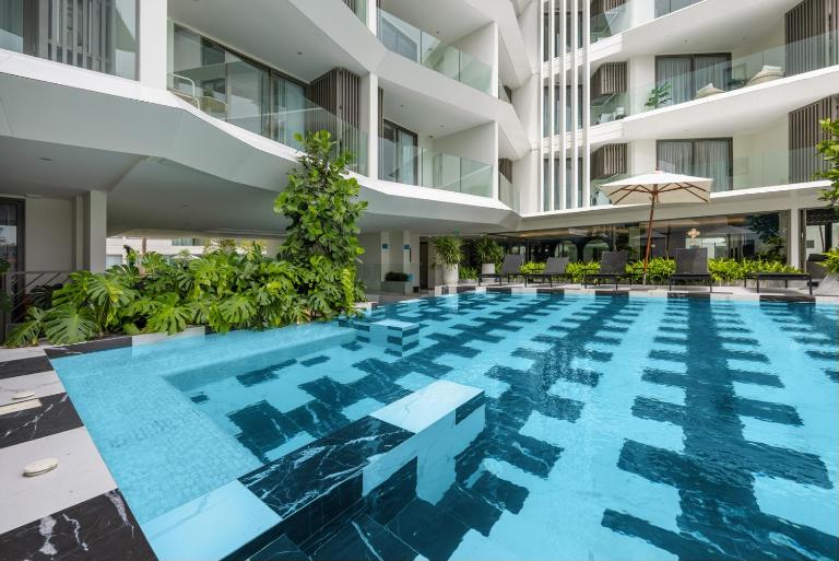 The Aqua Lakefront Apart Hotel Phuket by TropicLook - B&B Bang Tao Beach