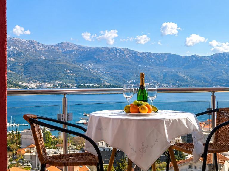 Panoramic Sea and City View Apartment with Terrace Budva - B&B Budva