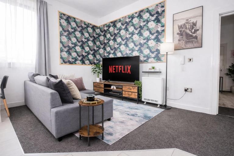 Modern 2BR Apartment Free Parking City Access - B&B Manchester